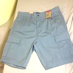 Men's Gray Levi’s Cargo Shorts Size 31.